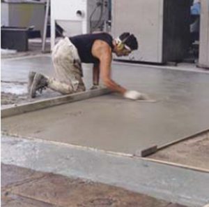 laying concrete screed