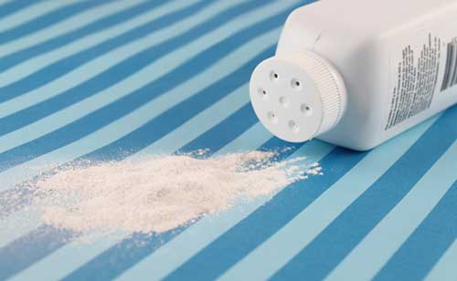 06 Remove grease from clothes with talcum powder