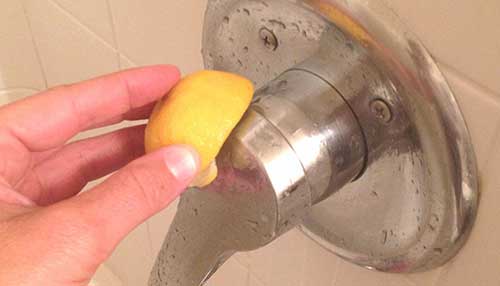 07 Remove marks from your taps and faucets with a lemon