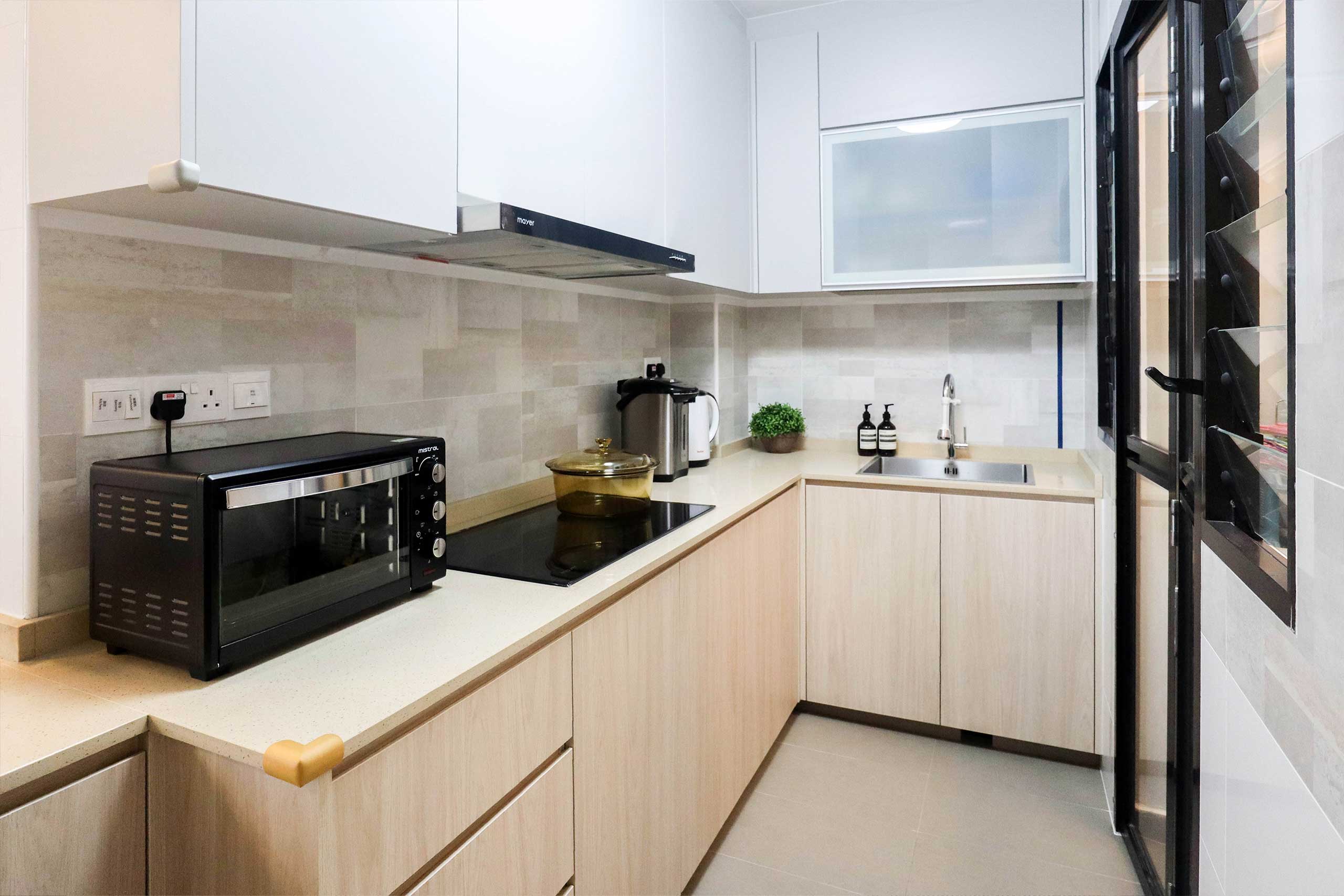 Small kitchen HDB BTO interior design l-shaped cabinet design handless doors