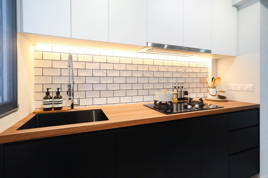 Kitchen with clean lines and surfaces, from the Yuan Ching project