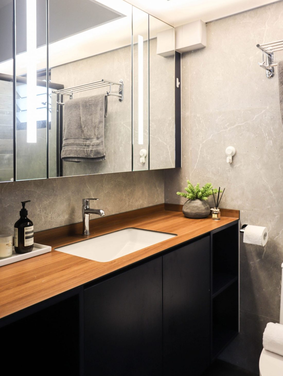 5 Room HDB Resale Dark Modern Toilet Renovation-Punggol-Topaz Custom Built Vanity