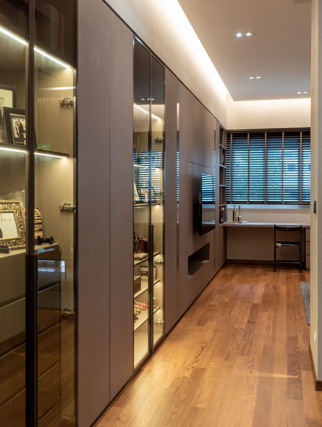 Display-Units-and-Walk-in-Wardrobe-for-modern-Luxury-interior-design-landed-property-home-at-dunbar-walk-by-Juz-Interior-and-Jennifer-Tan